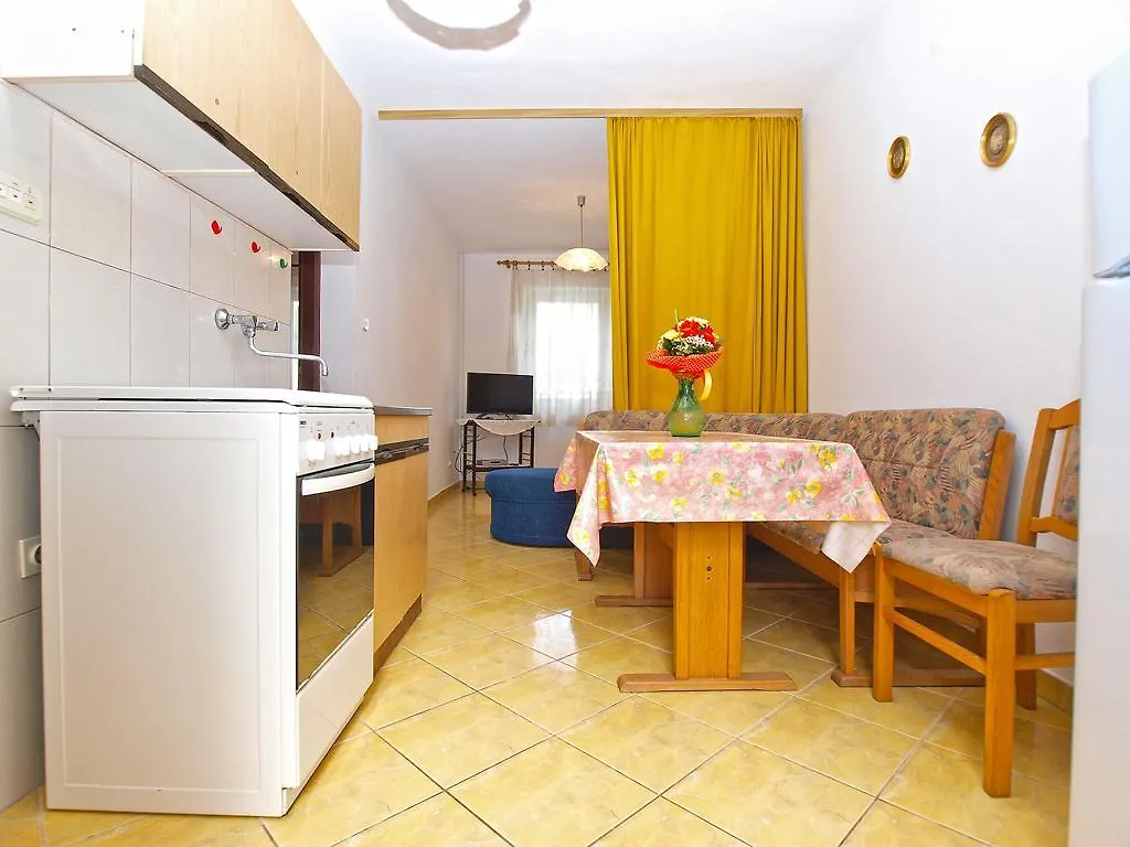 Apartments Branko 1348 Pula 0*,