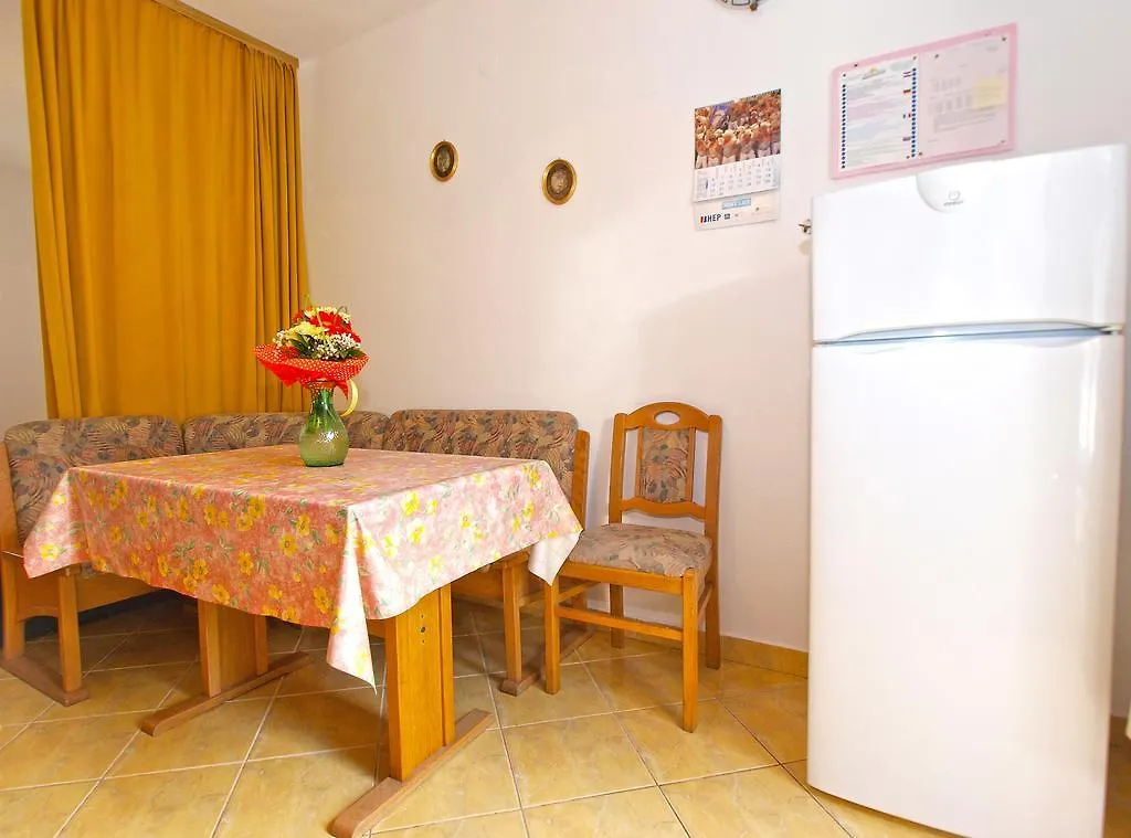 Apartments Branko 1348 Pula 0*,