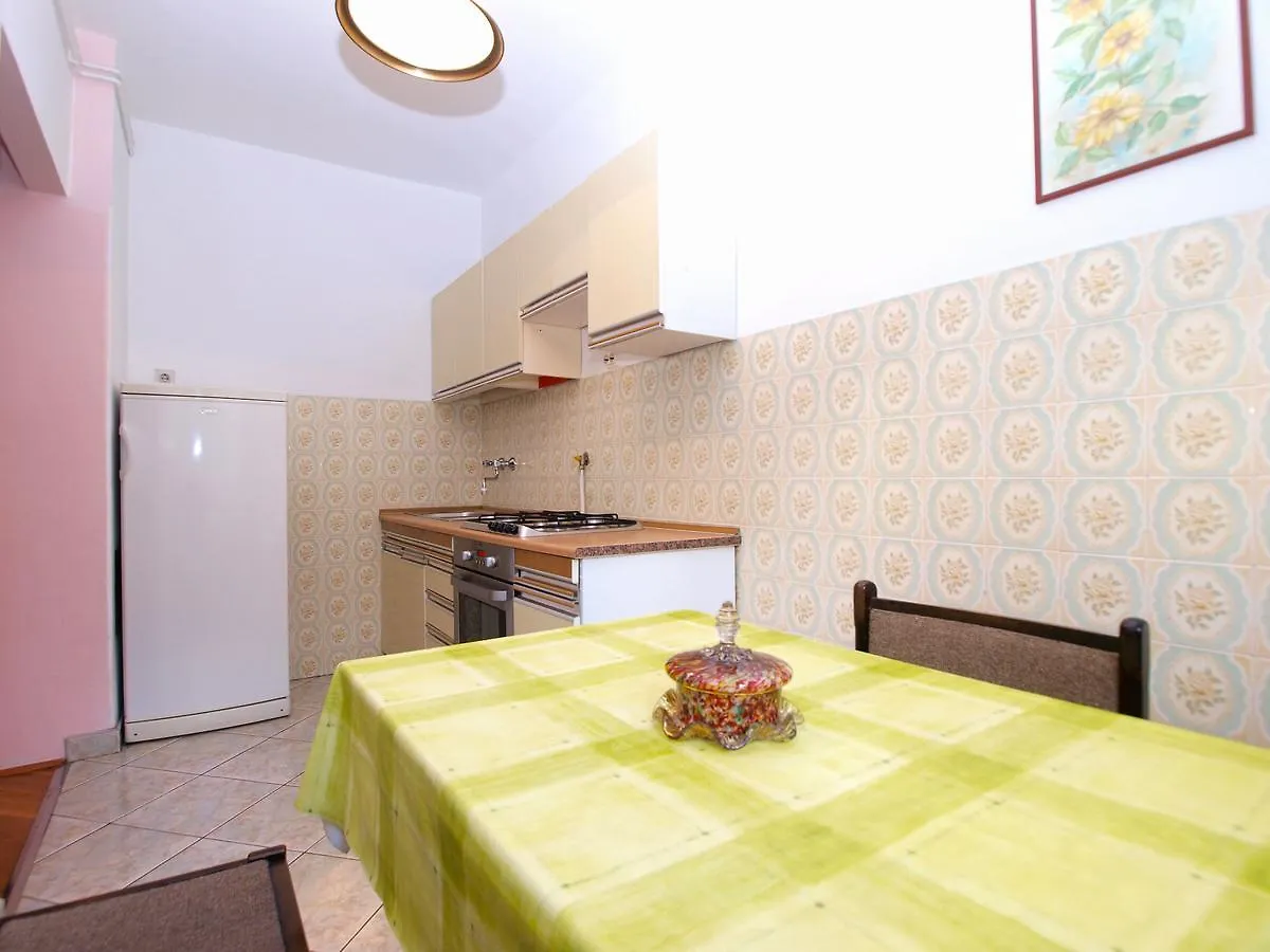 Apartments Branko 1348 Pula 0*,